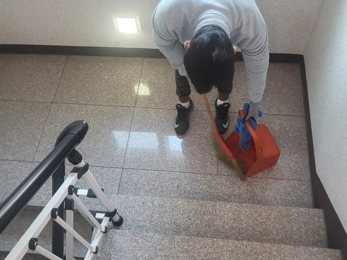 합천군 덕곡면 빌라 공동현관 장비 주변 정밀 위생청소 사례 - 행진크린